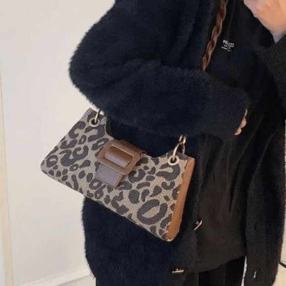 2/$30 Ladies Brown Leopard Shoulder Purse - Picture 1 of 5